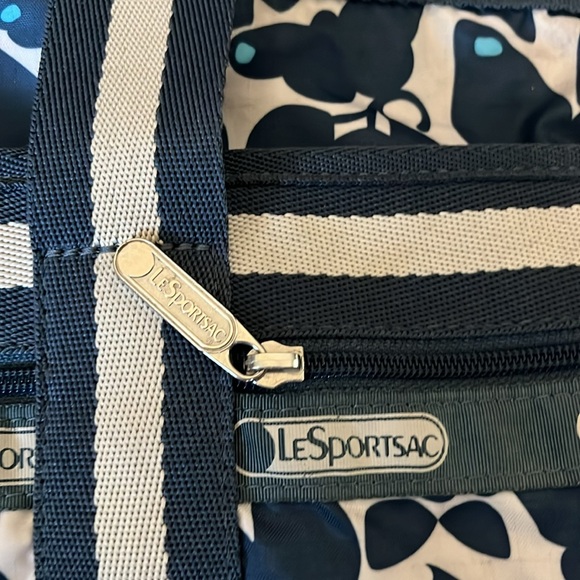 VGUC Lesportsac Blue Butterfly caterpillar pattern zip tote - Picture 4 of 10